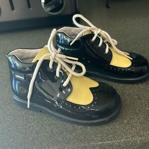 Petit patent leather dress shoe size 24 perfect for holidays